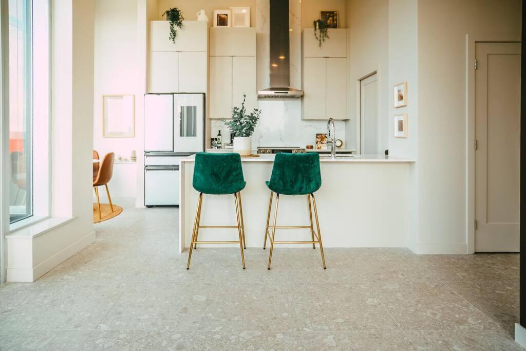 New Luxury 2Br Penthouse Apt In Central Χάλιφαξ Εξωτερικό φωτογραφία