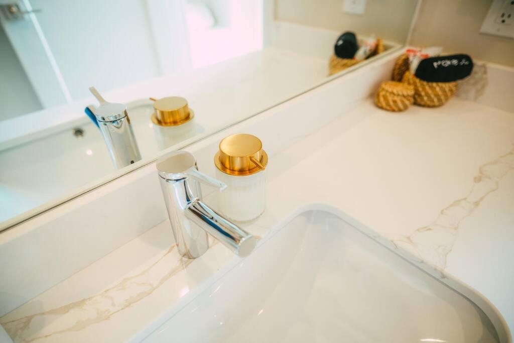 New Luxury 2Br Penthouse Apt In Central Χάλιφαξ Εξωτερικό φωτογραφία