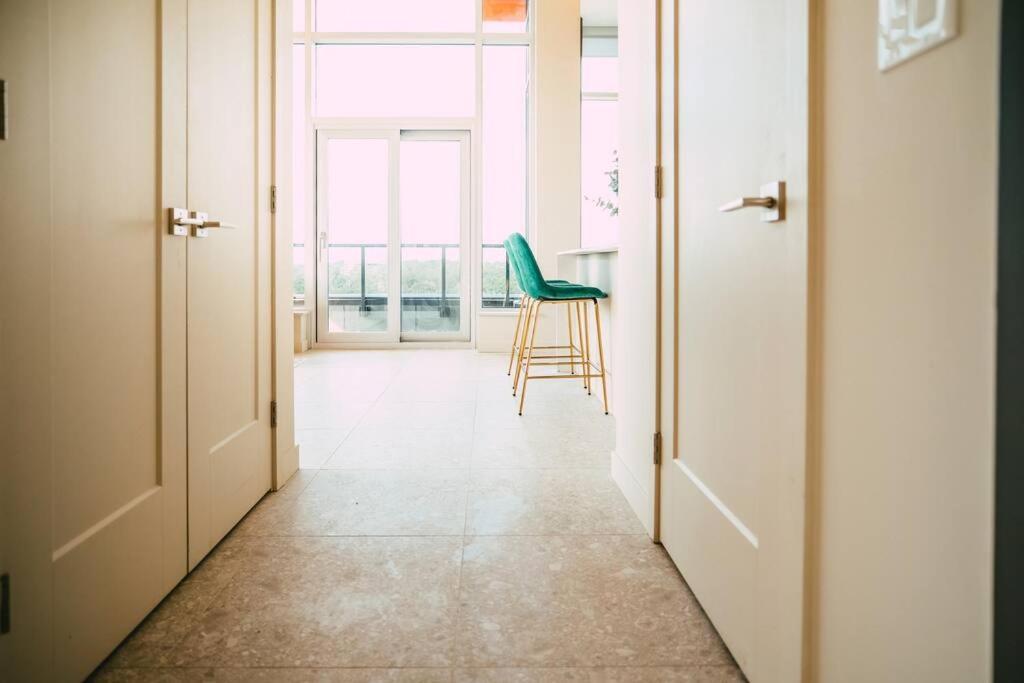 New Luxury 2Br Penthouse Apt In Central Χάλιφαξ Εξωτερικό φωτογραφία